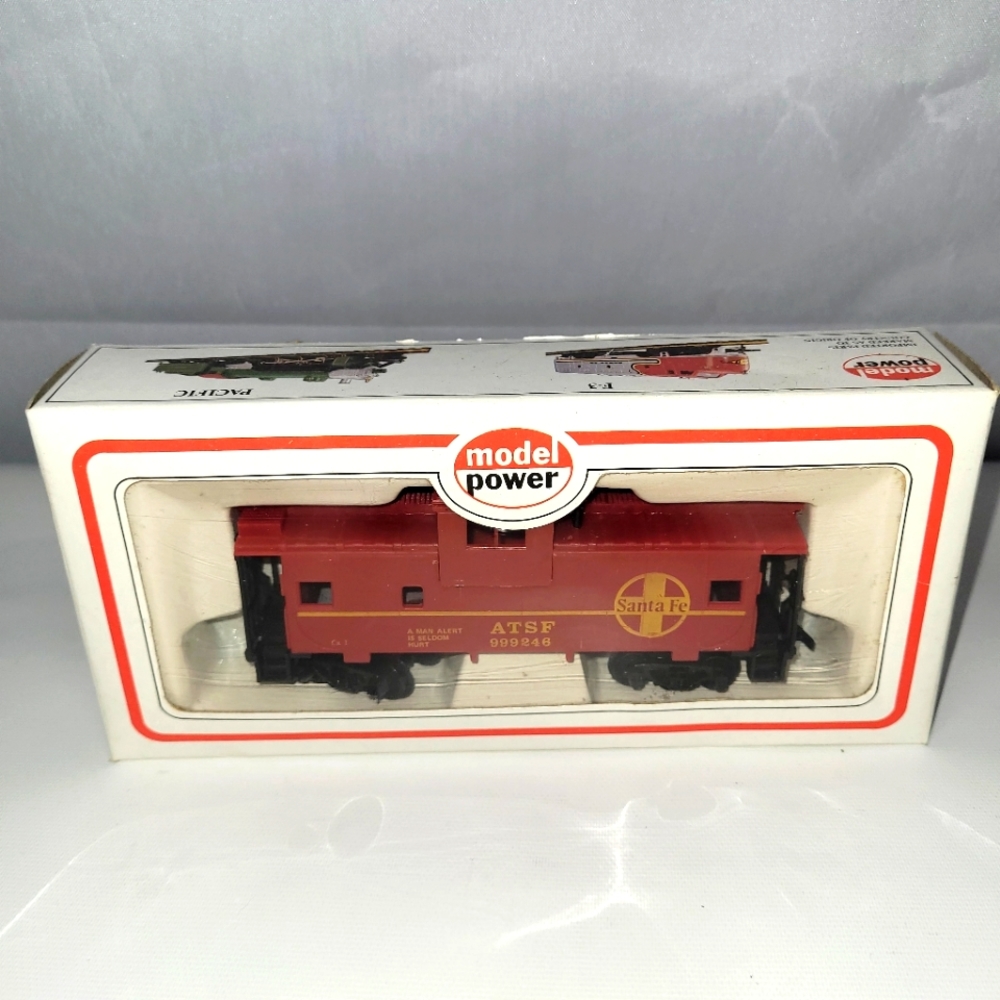 MODEL POWER Ho Scale Red Caboose Santa Fe Train Car#9123